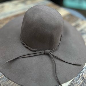 16.5” 100% WOOL TAUPE HAT FLOPPY TIE
